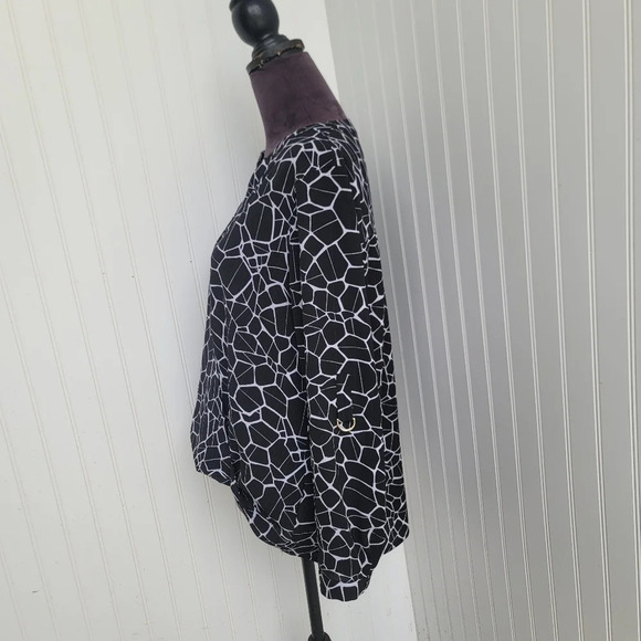 Jennifer Lopes Women’s Top Blouse Animal Print Black White Gold Print V-Neck M - Picture 7 of 16